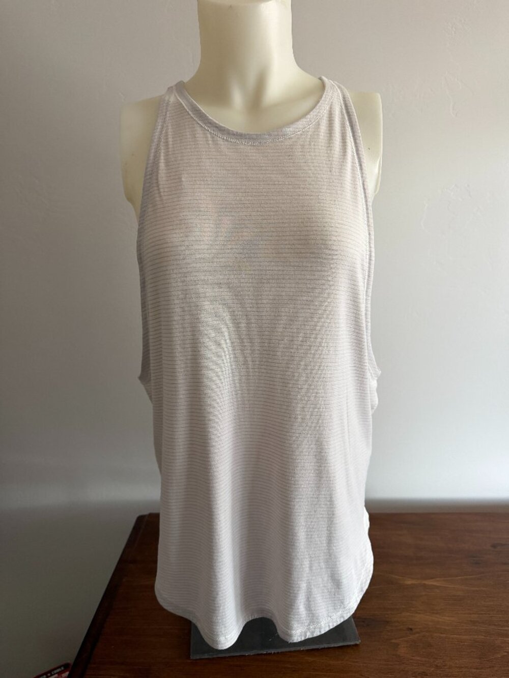 Lululemon White Cotton Crewneck Muscle Tank Top Relaxed Fit Women’s Size 8